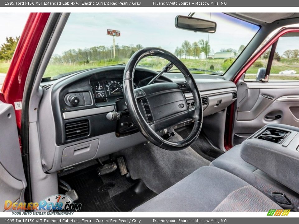 Gray Interior - 1995 Ford F150 XLT Extended Cab 4x4 Photo #19