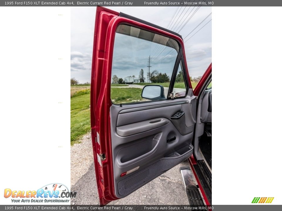 1995 Ford F150 XLT Extended Cab 4x4 Electric Currant Red Pearl / Gray Photo #20