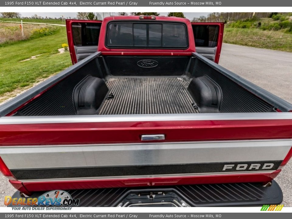 1995 Ford F150 XLT Extended Cab 4x4 Electric Currant Red Pearl / Gray Photo #24