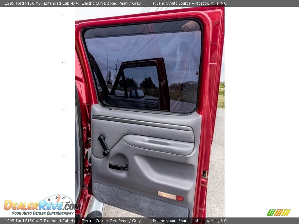 Door Panel of 1995 Ford F150 XLT Extended Cab 4x4 Photo #26