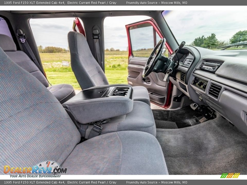 Front Seat of 1995 Ford F150 XLT Extended Cab 4x4 Photo #29