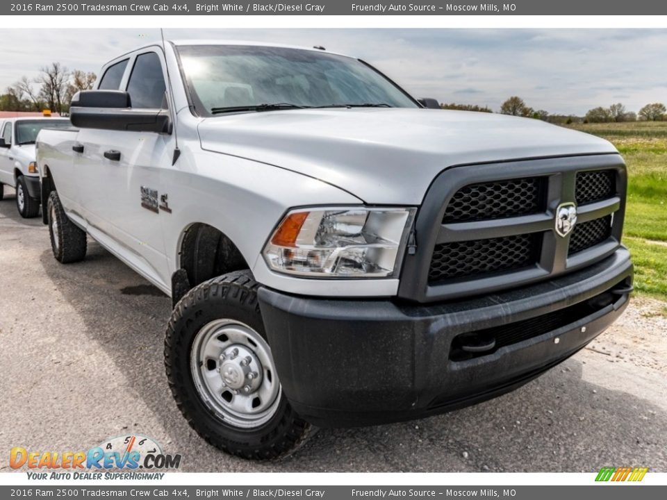 Front 3/4 View of 2016 Ram 2500 Tradesman Crew Cab 4x4 Photo #1