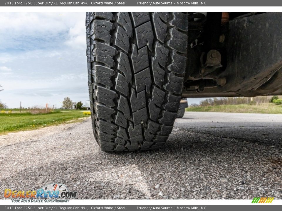 2013 Ford F250 Super Duty XL Regular Cab 4x4 Oxford White / Steel Photo #16