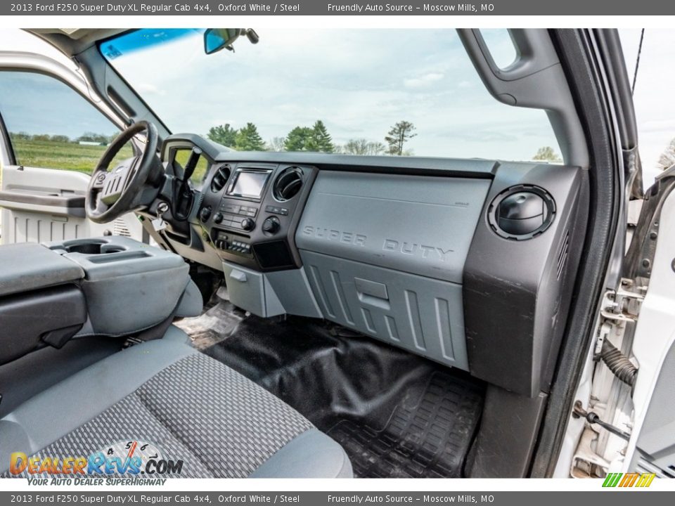 2013 Ford F250 Super Duty XL Regular Cab 4x4 Oxford White / Steel Photo #26