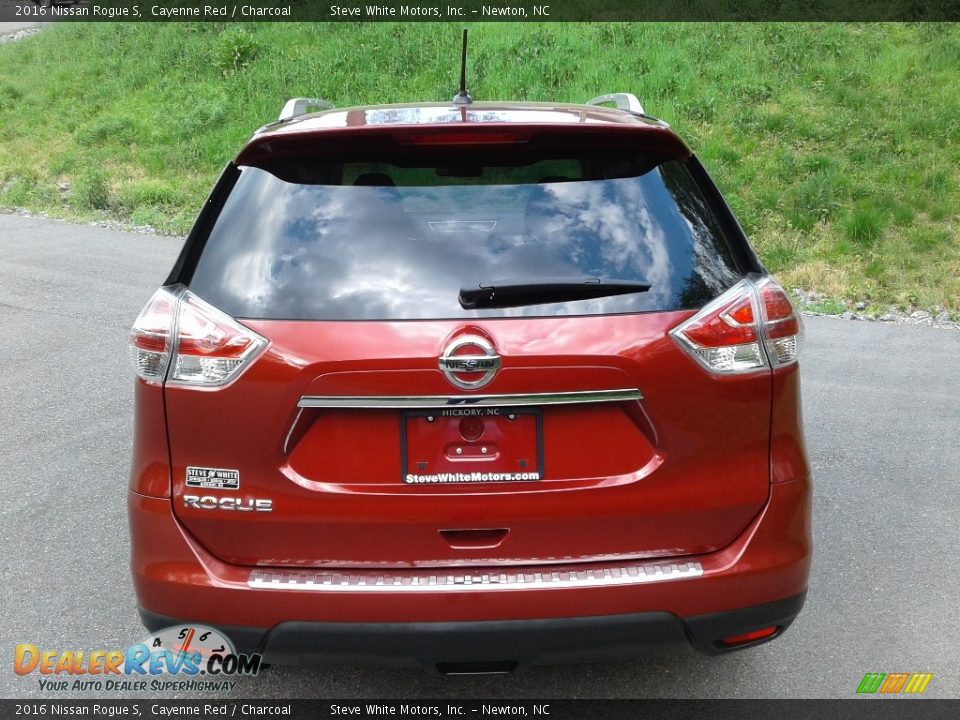2016 Nissan Rogue S Cayenne Red / Charcoal Photo #10