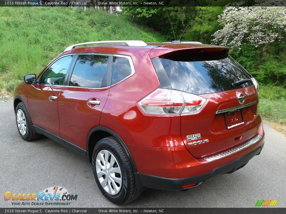 2016 Nissan Rogue S Cayenne Red / Charcoal Photo #11