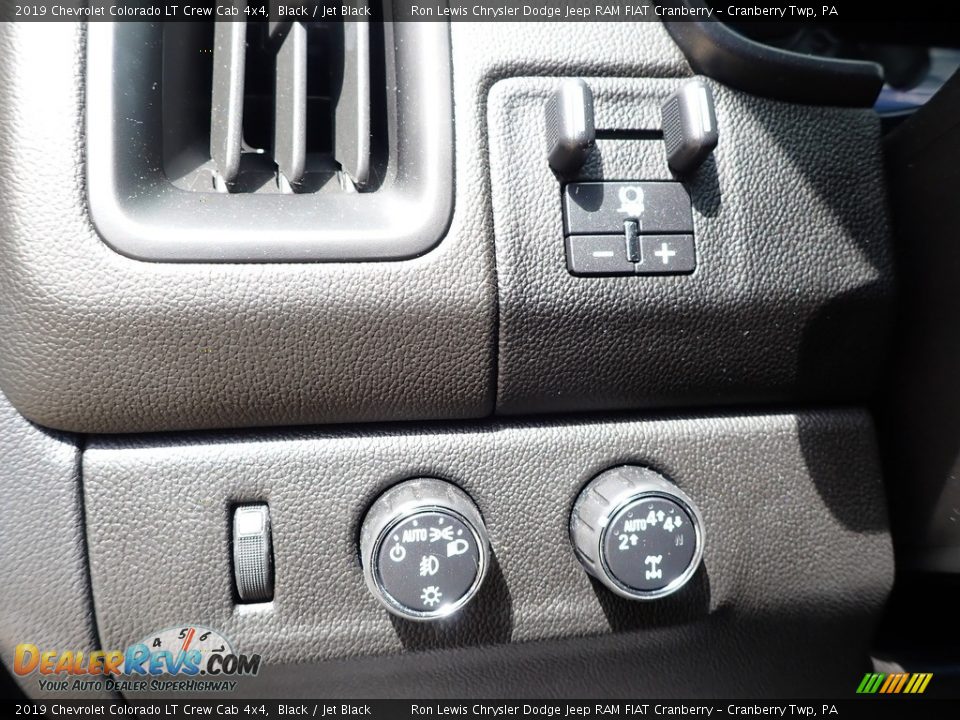 2019 Chevrolet Colorado LT Crew Cab 4x4 Black / Jet Black Photo #18