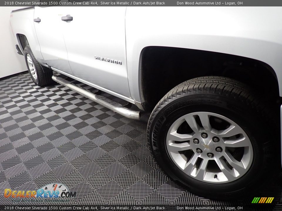 2018 Chevrolet Silverado 1500 Custom Crew Cab 4x4 Silver Ice Metallic / Dark Ash/Jet Black Photo #4