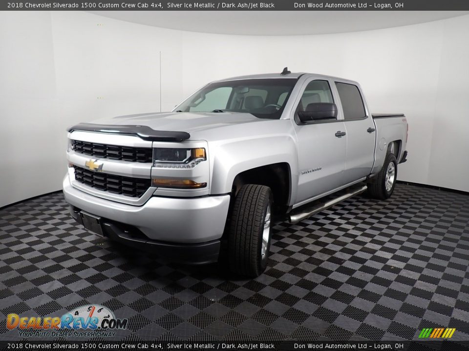 2018 Chevrolet Silverado 1500 Custom Crew Cab 4x4 Silver Ice Metallic / Dark Ash/Jet Black Photo #8