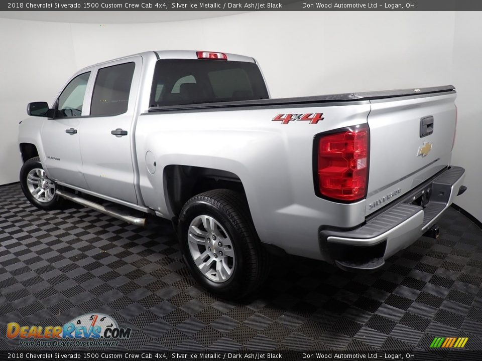 2018 Chevrolet Silverado 1500 Custom Crew Cab 4x4 Silver Ice Metallic / Dark Ash/Jet Black Photo #11