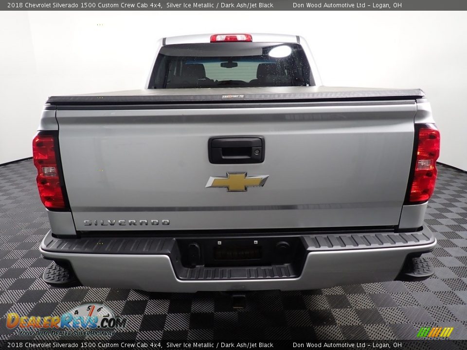 2018 Chevrolet Silverado 1500 Custom Crew Cab 4x4 Silver Ice Metallic / Dark Ash/Jet Black Photo #12