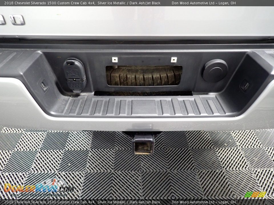 2018 Chevrolet Silverado 1500 Custom Crew Cab 4x4 Silver Ice Metallic / Dark Ash/Jet Black Photo #13