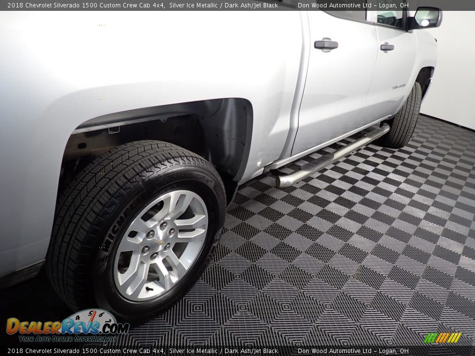 2018 Chevrolet Silverado 1500 Custom Crew Cab 4x4 Silver Ice Metallic / Dark Ash/Jet Black Photo #16
