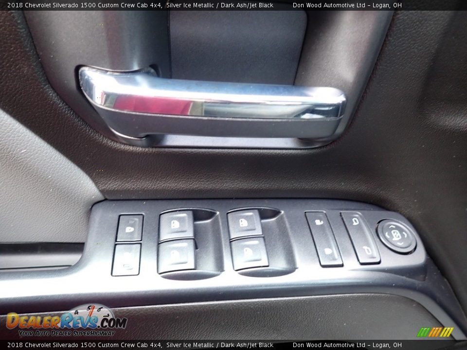 2018 Chevrolet Silverado 1500 Custom Crew Cab 4x4 Silver Ice Metallic / Dark Ash/Jet Black Photo #18
