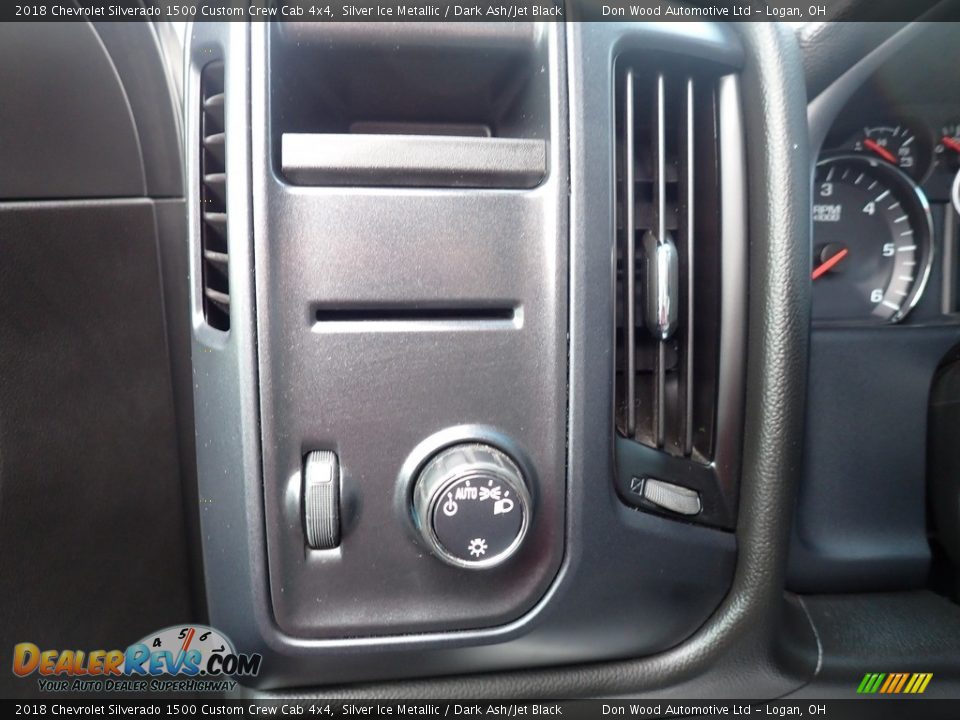 2018 Chevrolet Silverado 1500 Custom Crew Cab 4x4 Silver Ice Metallic / Dark Ash/Jet Black Photo #19
