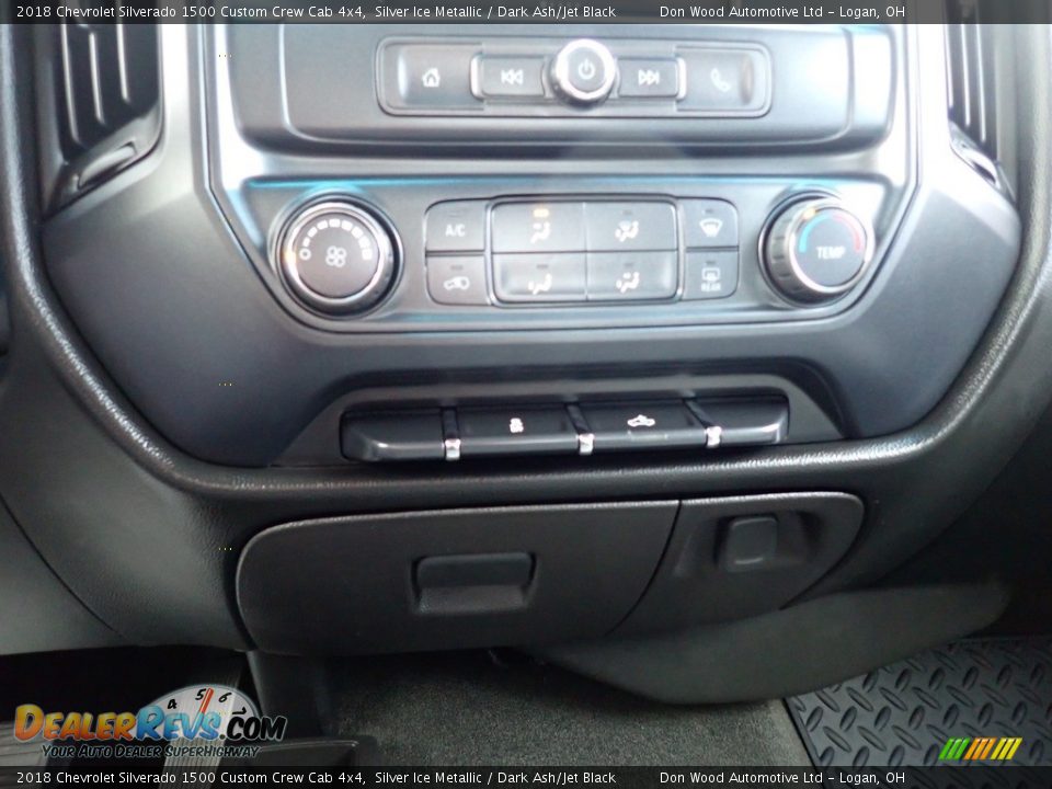 2018 Chevrolet Silverado 1500 Custom Crew Cab 4x4 Silver Ice Metallic / Dark Ash/Jet Black Photo #25