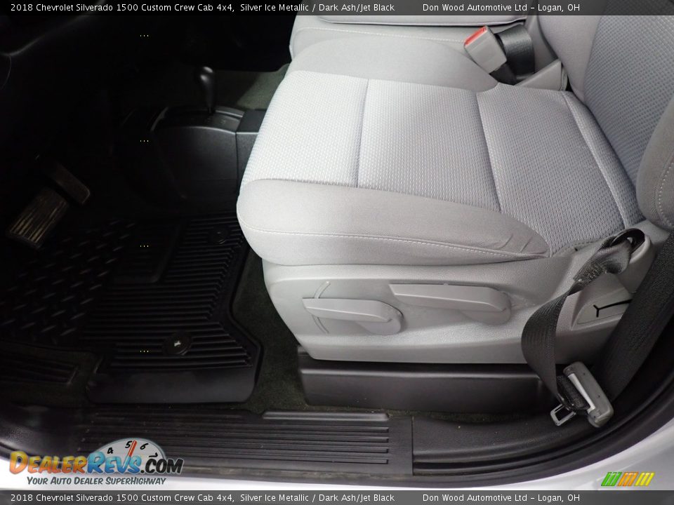 2018 Chevrolet Silverado 1500 Custom Crew Cab 4x4 Silver Ice Metallic / Dark Ash/Jet Black Photo #27
