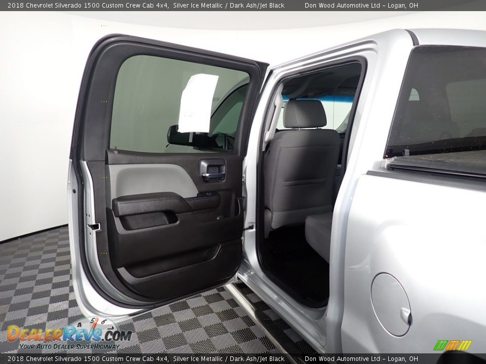 2018 Chevrolet Silverado 1500 Custom Crew Cab 4x4 Silver Ice Metallic / Dark Ash/Jet Black Photo #30