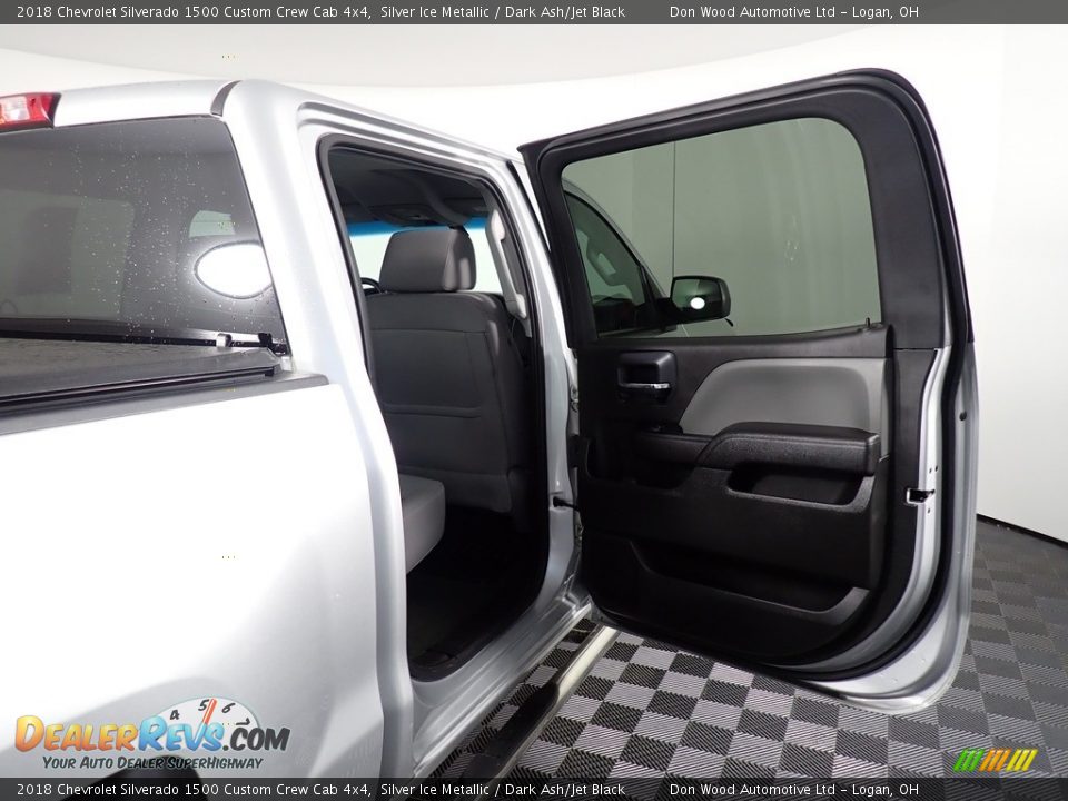 2018 Chevrolet Silverado 1500 Custom Crew Cab 4x4 Silver Ice Metallic / Dark Ash/Jet Black Photo #33