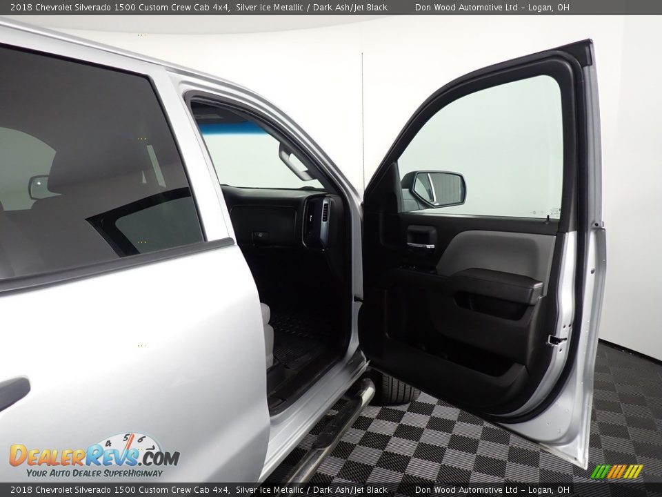 2018 Chevrolet Silverado 1500 Custom Crew Cab 4x4 Silver Ice Metallic / Dark Ash/Jet Black Photo #35