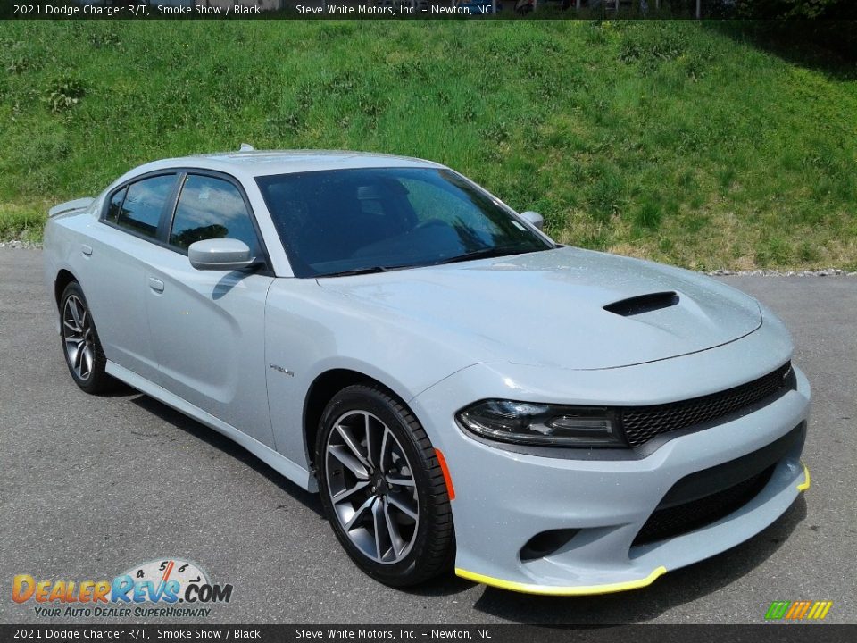 Front 3/4 View of 2021 Dodge Charger R/T Photo #4