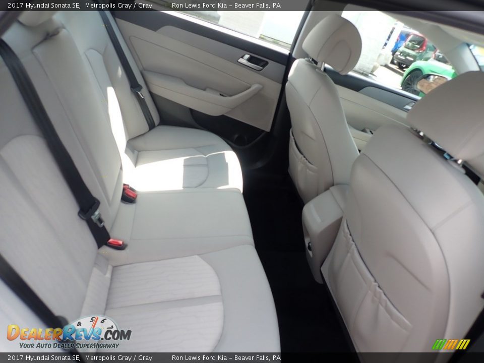 Rear Seat of 2017 Hyundai Sonata SE Photo #11