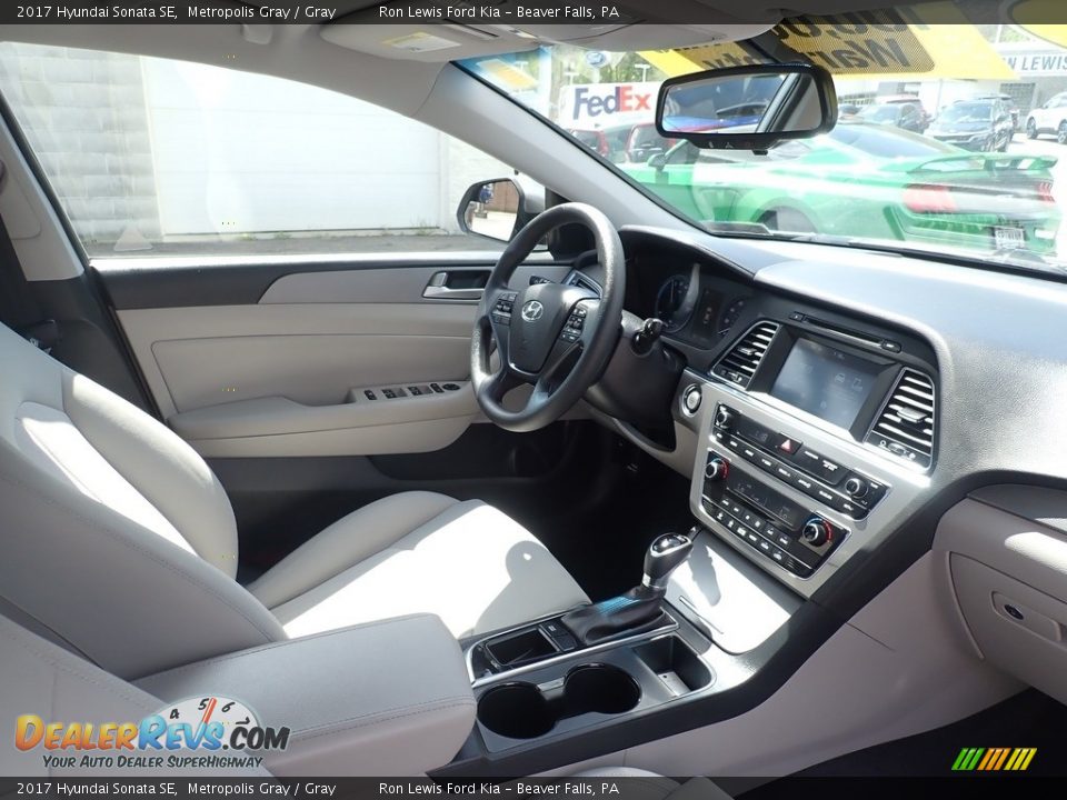 Dashboard of 2017 Hyundai Sonata SE Photo #13