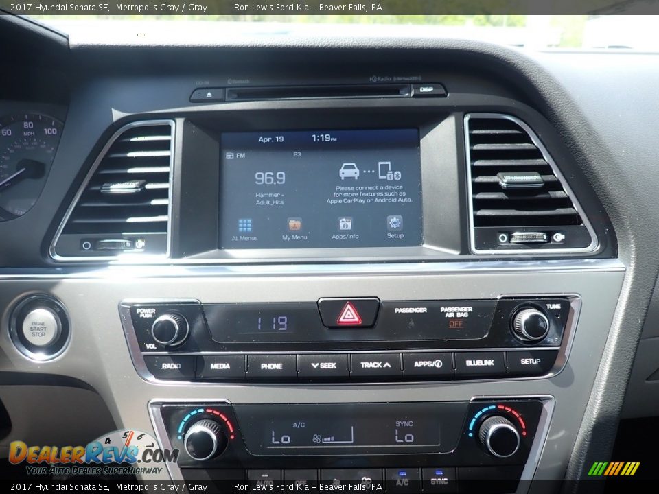 Controls of 2017 Hyundai Sonata SE Photo #19