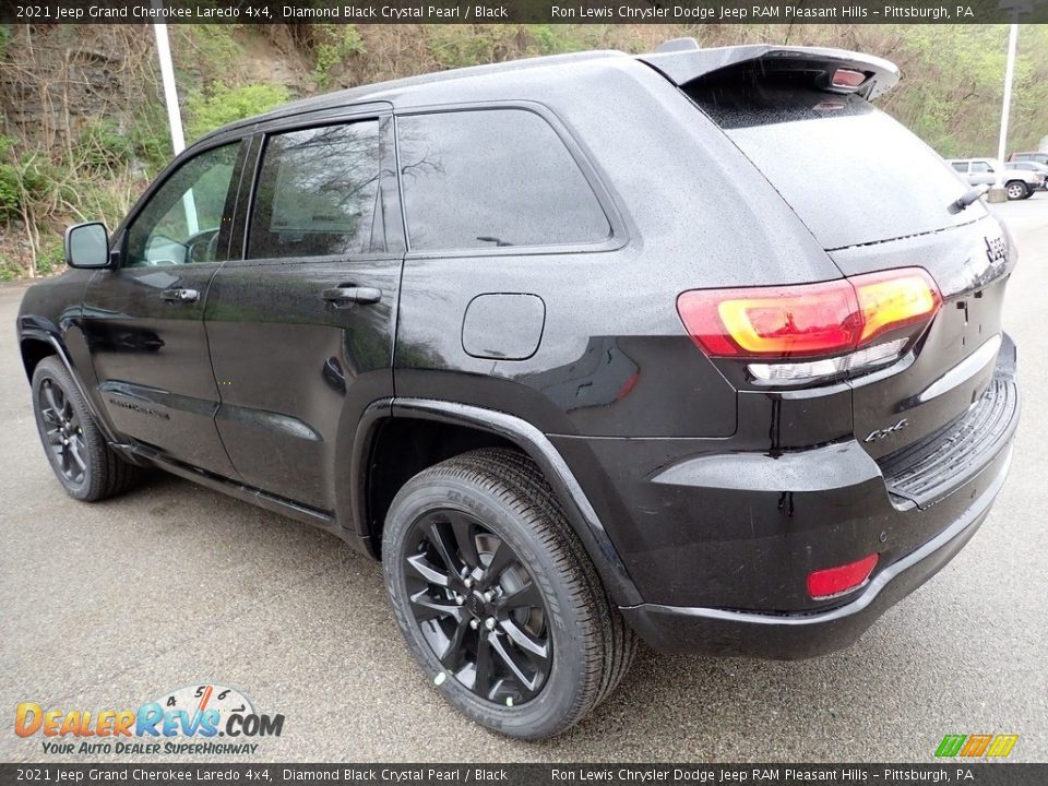 2021 Jeep Grand Cherokee Laredo 4x4 Diamond Black Crystal Pearl / Black Photo #3