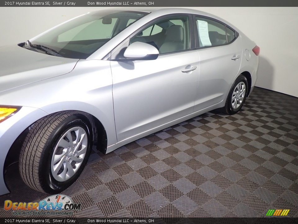2017 Hyundai Elantra SE Silver / Gray Photo #9