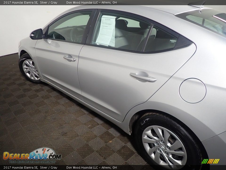 2017 Hyundai Elantra SE Silver / Gray Photo #17