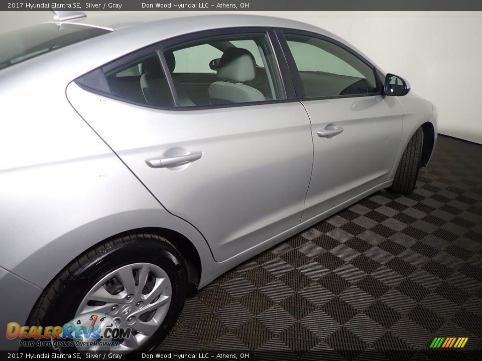 2017 Hyundai Elantra SE Silver / Gray Photo #18