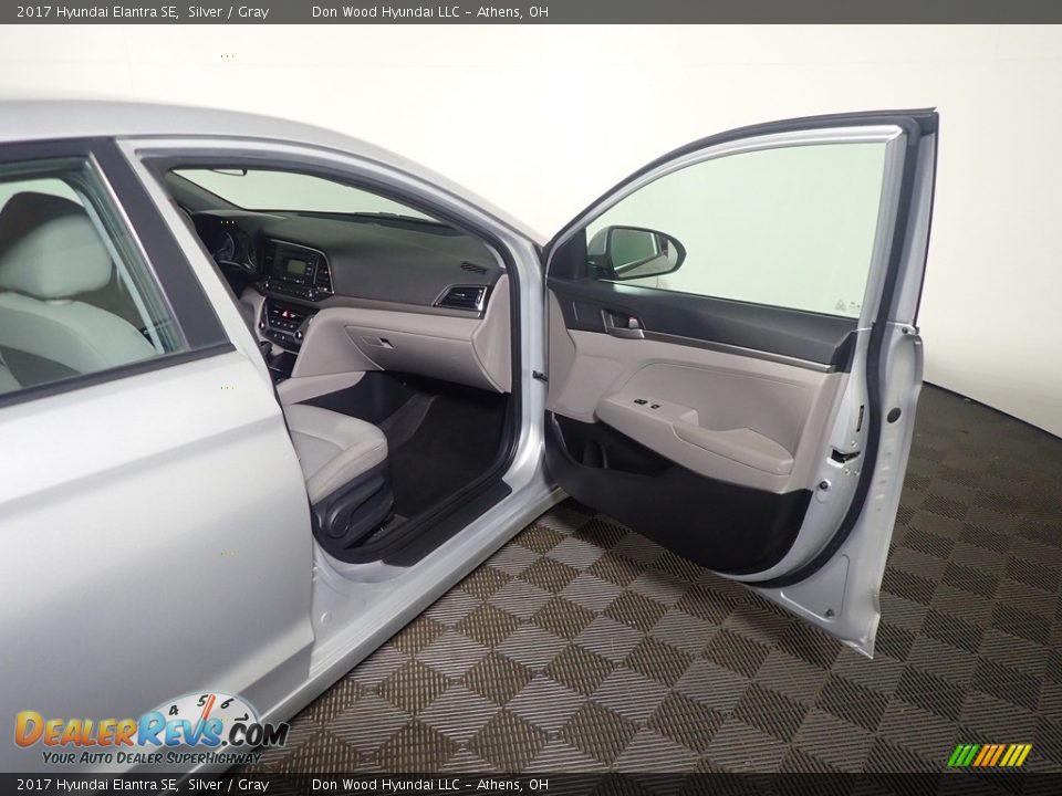 2017 Hyundai Elantra SE Silver / Gray Photo #35
