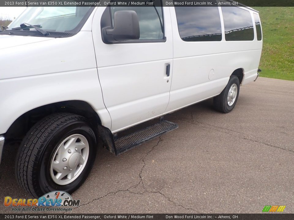 2013 Ford E Series Van E350 XL Extended Passenger Oxford White / Medium Flint Photo #9