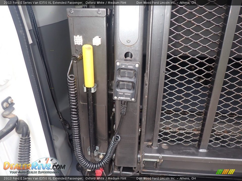 2013 Ford E Series Van E350 XL Extended Passenger Oxford White / Medium Flint Photo #15