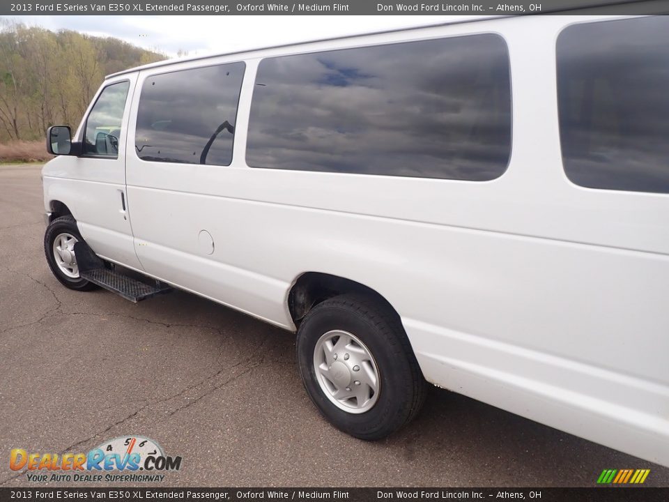 2013 Ford E Series Van E350 XL Extended Passenger Oxford White / Medium Flint Photo #18