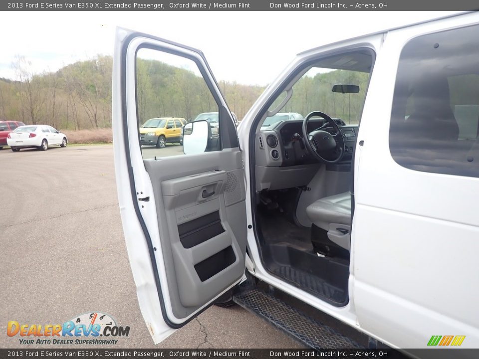 2013 Ford E Series Van E350 XL Extended Passenger Oxford White / Medium Flint Photo #21