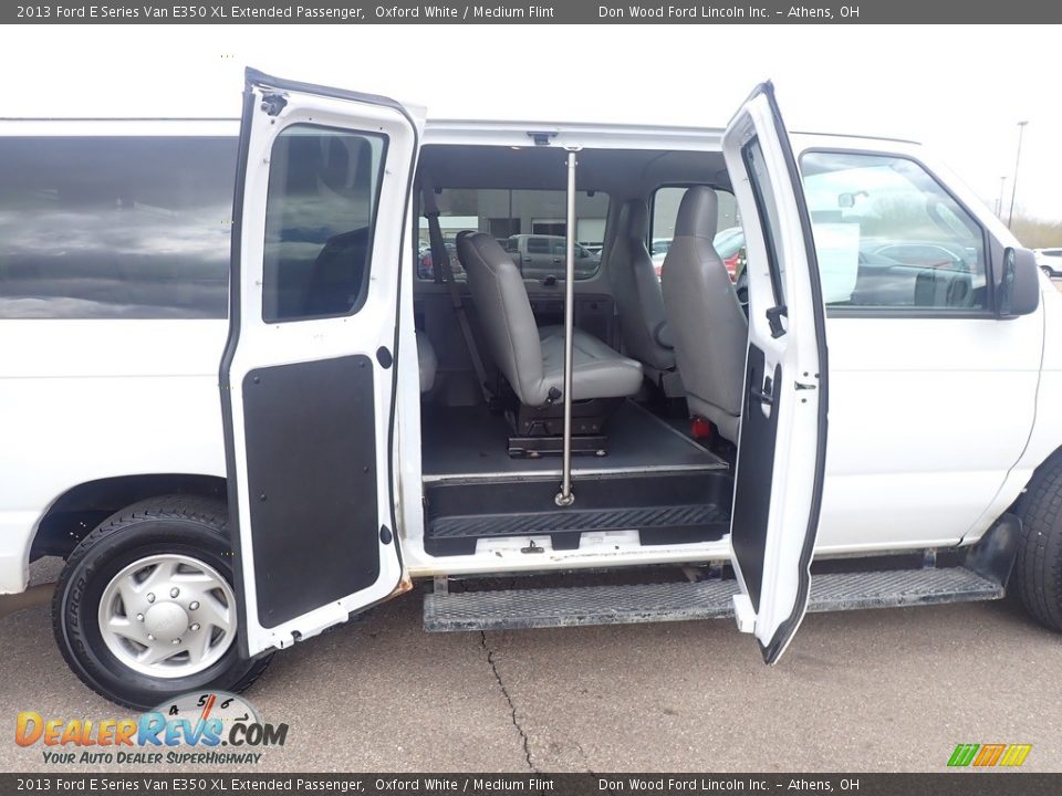 2013 Ford E Series Van E350 XL Extended Passenger Oxford White / Medium Flint Photo #34