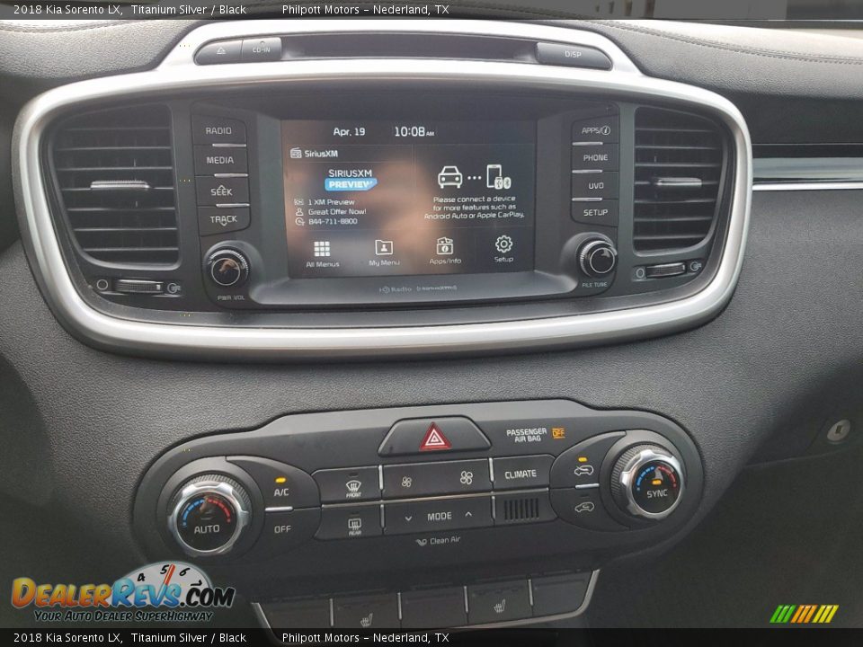 Controls of 2018 Kia Sorento LX Photo #18