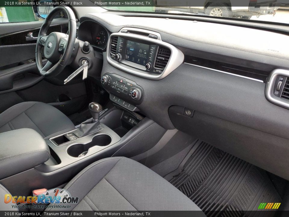 Dashboard of 2018 Kia Sorento LX Photo #27