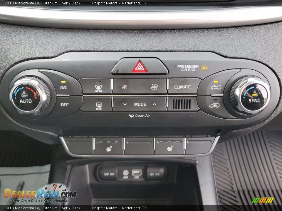 Controls of 2018 Kia Sorento LX Photo #28