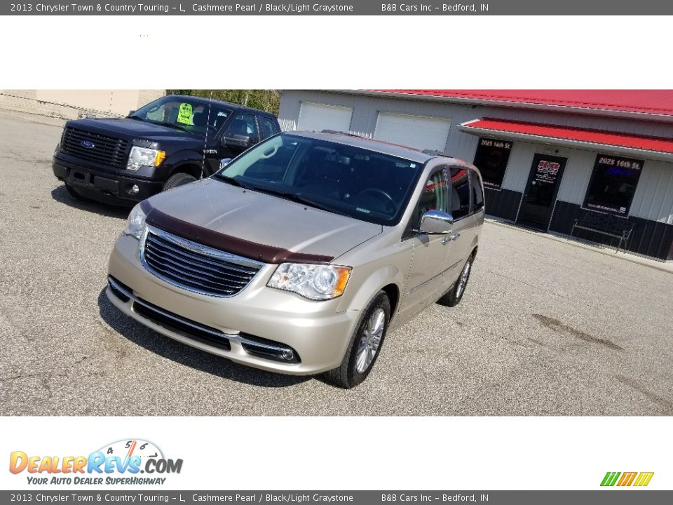 2013 Chrysler Town & Country Touring - L Cashmere Pearl / Black/Light Graystone Photo #3