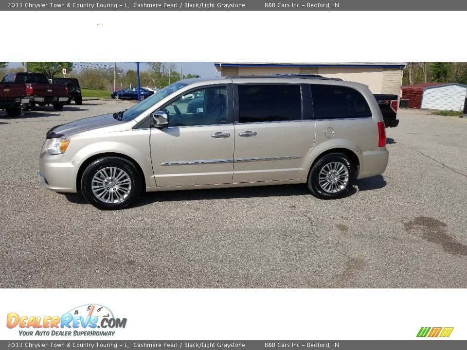 2013 Chrysler Town & Country Touring - L Cashmere Pearl / Black/Light Graystone Photo #5