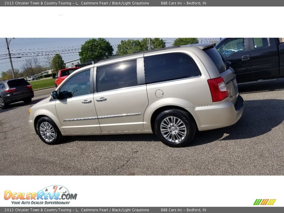 2013 Chrysler Town & Country Touring - L Cashmere Pearl / Black/Light Graystone Photo #6