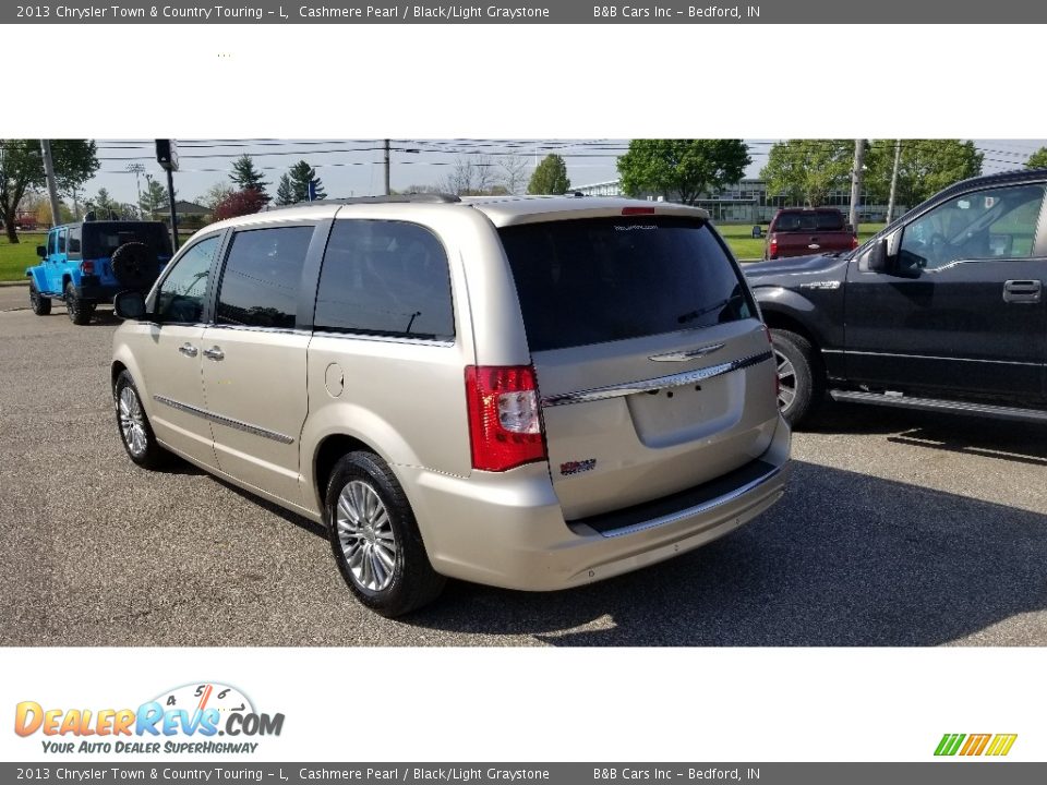 2013 Chrysler Town & Country Touring - L Cashmere Pearl / Black/Light Graystone Photo #7