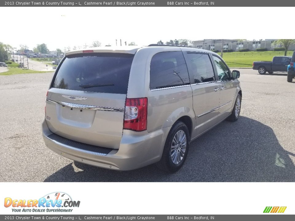 2013 Chrysler Town & Country Touring - L Cashmere Pearl / Black/Light Graystone Photo #9