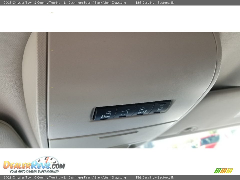 2013 Chrysler Town & Country Touring - L Cashmere Pearl / Black/Light Graystone Photo #24