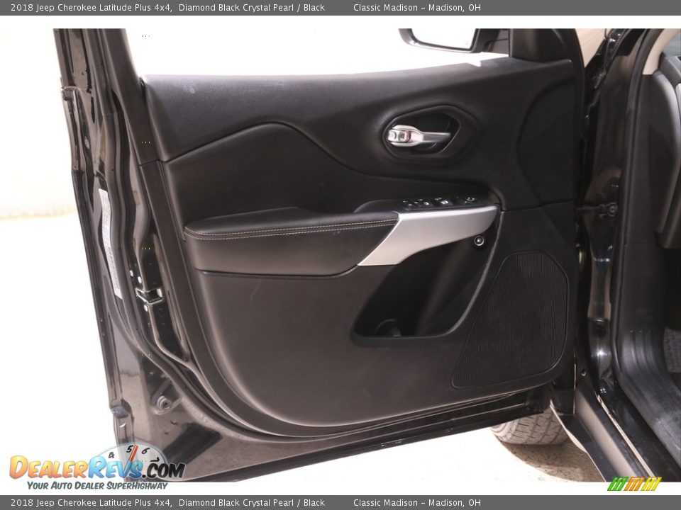 2018 Jeep Cherokee Latitude Plus 4x4 Diamond Black Crystal Pearl / Black Photo #4