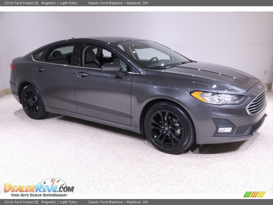2019 Ford Fusion SE Magnetic / Light Putty Photo #1