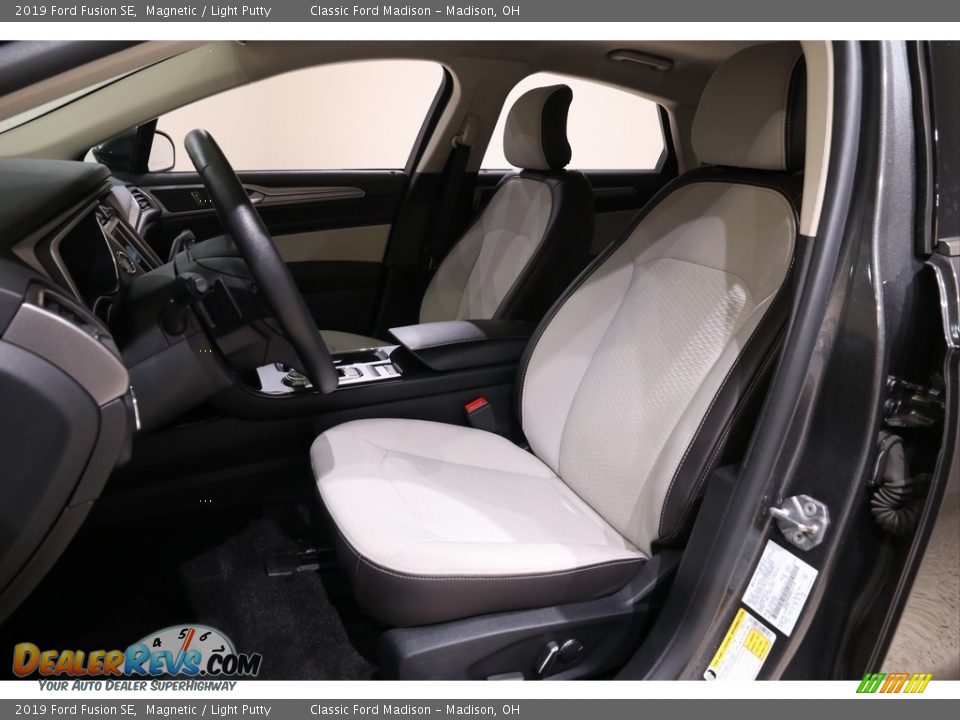 2019 Ford Fusion SE Magnetic / Light Putty Photo #5